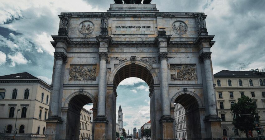 photo of the siegestor in munich germany