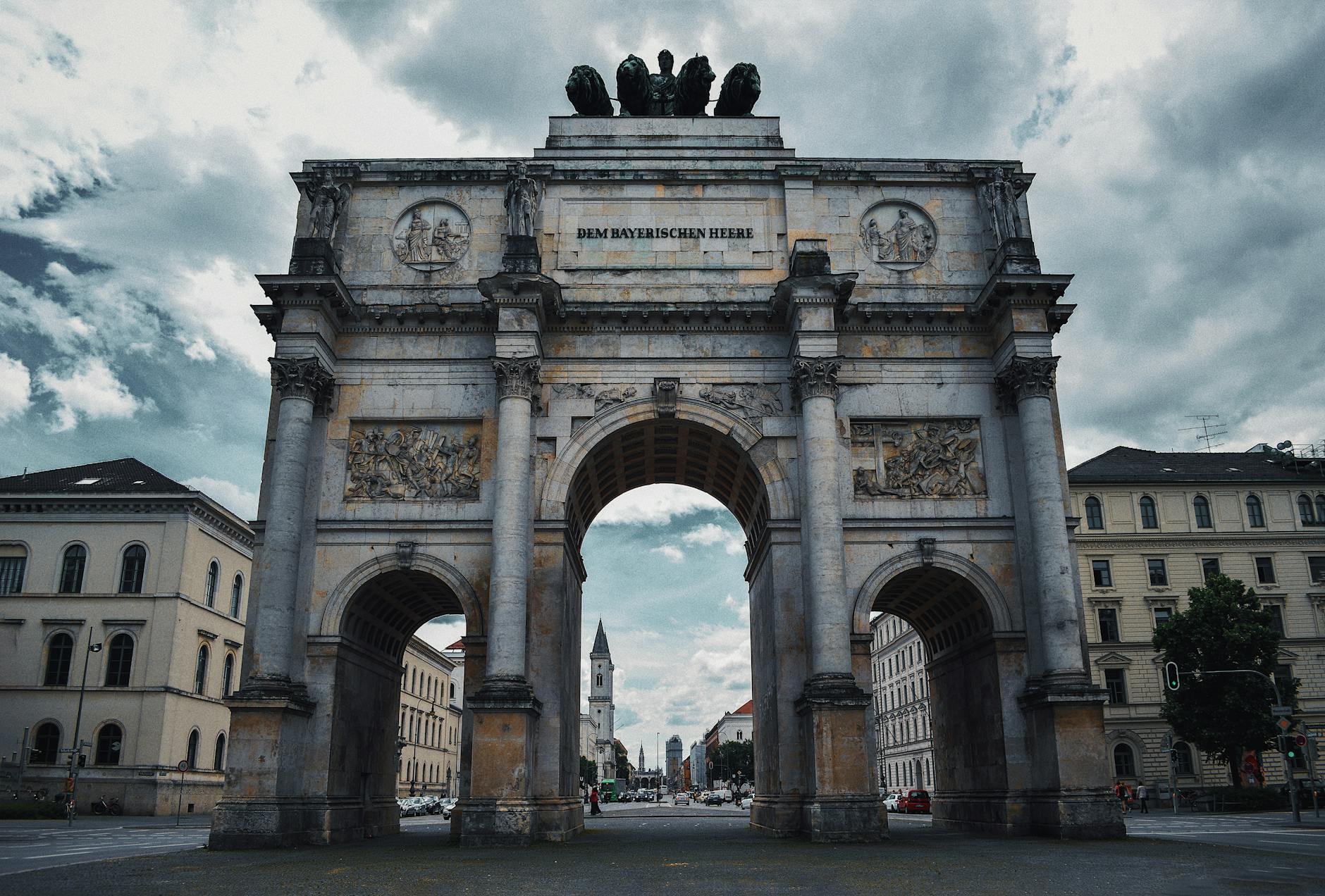 photo of the siegestor in munich germany